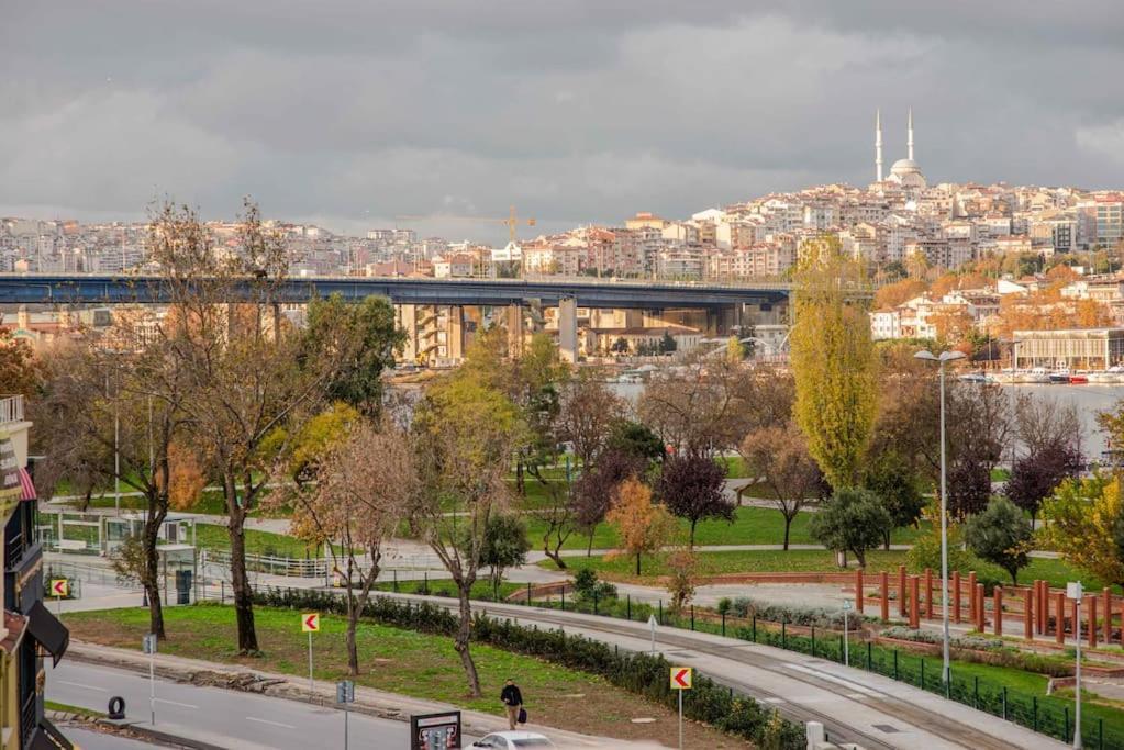 Waterfront Apartment By The Tram - Terrace With Dome & Golden Horn View In Fatih Stambuł Zewnętrze zdjęcie