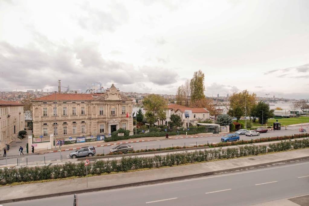 Waterfront Apartment By The Tram - Terrace With Dome & Golden Horn View In Fatih Stambuł Zewnętrze zdjęcie